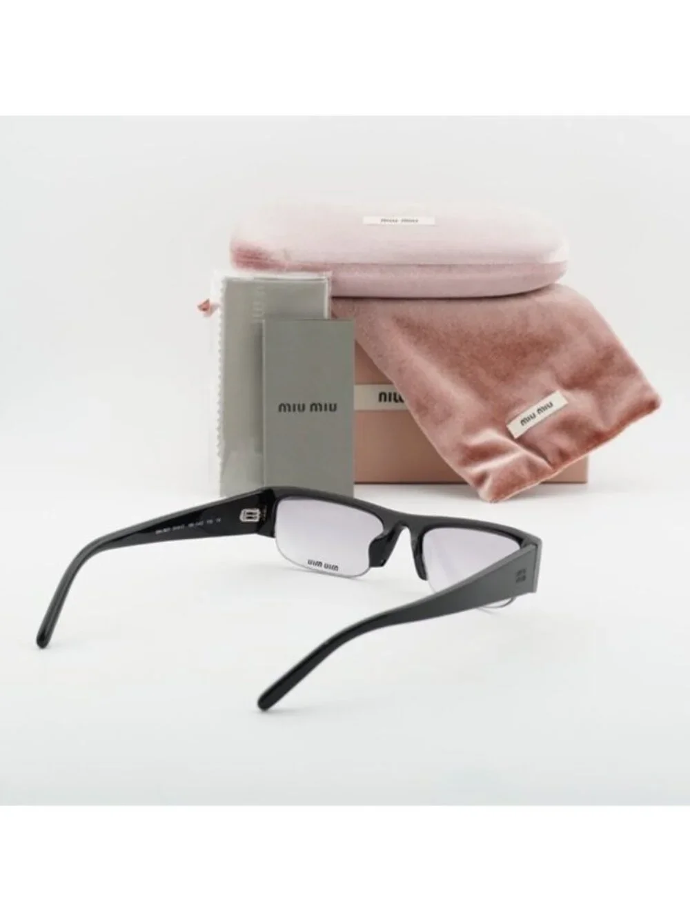 Miu Miu model mub07s